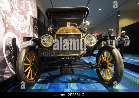 (190221) -- TORONTO, le 21 février 2019 -- Une Ford Model T Touring 1915 est présentée au salon Art and the automobile du salon international de l'auto du Canada 2019 (CIAS) au Metro Toronto Convention Center à Toronto, Canada, le 21 février 2019. Présentant 15 voitures rares et classiques, l'exposition se déroulera du 15 au 24 février au CIAS 2019. ) CANADA-TORONTO-SALON DE L'AUTO ZouxZheng PUBLICATIONxNOTxINxCHN Banque D'Images