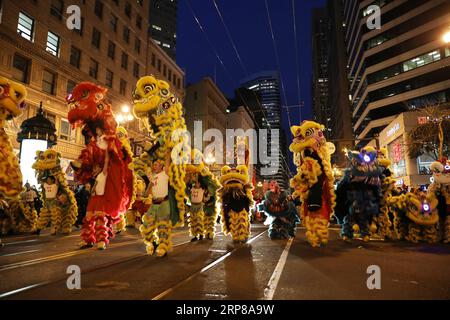 (190224) -- SAN FRANCISCO, 24 février 2019 (Xinhua) -- la danse du lion est exécutée lors d'un défilé célébrant le Festival du printemps chinois à San Francisco, États-Unis, le 23 février 2018. (Xinhua/Wu Xiaoling) USA-SAN FRANCISCO-CHINESE SPRING FESTIVAL-PARADE PUBLICATIONxNOTxINxCHN Banque D'Images