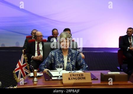 (190224) -- SHARM EL-SHEIKH (ÉGYPTE), le 24 février 2019 -- la première ministre britannique Theresa May (Front) assiste au premier sommet Ligue des États arabes (LAS)-UE à Charm el-Sheikh, Égypte, le 24 février 2019. Le premier sommet de la Ligue de LAS-UE a débuté dimanche à Charm el-Cheikh, ville balnéaire égyptienne de la mer Rouge, avec la participation de plus de 50 pays européens et arabes. ÉGYPTE-SHARM EL-SHEIKH-LAS-EU SOMMET AHMEDXGOMAA PUBLICATIONXNOTXINXCHN Banque D'Images