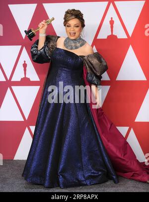 (190225) -- LOS ANGELES, 25 février 2019 (Xinhua) -- Ruth E. carter, lauréate du prix du meilleur Costume Design pour Black Panther , pose dans la salle de presse lors de la 91e cérémonie des Oscars, qui s'est tenue au Dolby Theatre de Los Angeles, aux États-Unis, le 24 février 2019. (Xinhua/Li Ying) U.S.-LOS ANGELES-OSCARS-MEILLEUR COSTUME DESIGN PUBLICATIONxNOTxINxCHN Banque D'Images