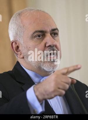 (190226) -- TÉHÉRAN, 26 février 2019 -- une photo prise le 13 février 2019 montre le ministre iranien des Affaires étrangères Mohammad Javad Zarif assistant à une conférence de presse à Téhéran, en Iran. Le ministre iranien des Affaires étrangères Mohammad Javad Zarif semble avoir annoncé sa démission de manière inattendue lundi sur les réseaux sociaux. Merci pour les grands et courageux Iraniens et mes collègues, mais je m'excuse pour mon incapacité à vous servir et quelques défauts dans mon travail, a déclaré Zarif sur son compte Instagram. IRAN-TÉHÉRAN-FM-DÉMISSION-DOSSIER AhmadxHalabisaz PUBLICATIONxNOTxINxCHN Banque D'Images