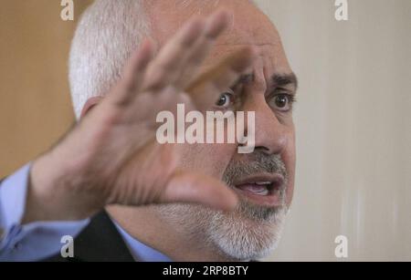 (190226) -- TÉHÉRAN, 26 février 2019 -- une photo prise le 13 février 2019 montre le ministre iranien des Affaires étrangères Mohammad Javad Zarif assistant à une conférence de presse à Téhéran, en Iran. Le ministre iranien des Affaires étrangères Mohammad Javad Zarif semble avoir annoncé sa démission de manière inattendue lundi sur les réseaux sociaux. Merci pour les grands et courageux Iraniens et mes collègues, mais je m'excuse pour mon incapacité à vous servir et quelques défauts dans mon travail, a déclaré Zarif sur son compte Instagram. IRAN-TÉHÉRAN-FM-DÉMISSION-DOSSIER AhmadxHalabisaz PUBLICATIONxNOTxINxCHN Banque D'Images