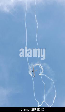 (190228) -- MELBOURNE, le 28 février 2019 -- Un planeur se produit lors du salon aéronautique international australien et de l'exposition aérospatiale et défense à l'aéroport d'Avalon, Melbourne, le 28 février 2019.) AUSTRALIA-MELBOURNE-AIRSHOW BaixXuefei PUBLICATIONxNOTxINxCHN Banque D'Images