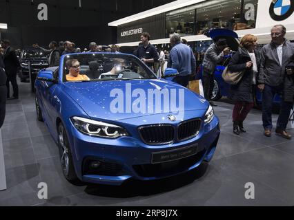 (190307) -- GENÈVE, 7 mars 2019 (Xinhua) -- visite du hall BMW au 89e salon international de l'automobile de Genève à Genève, Suisse, le 7 mars 2019. Le 89e salon international de l'automobile de Genève a officiellement ouvert au public jeudi, où les voitures électriques ont continué à prendre la tête comme presque un consensus par de nombreux constructeurs automobiles pour le développement futur de l'industrie. (Xinhua/Xu Jinquan) SUISSE-GENÈVE-SALON INTERNATIONAL DE L'AUTOMOBILE PUBLICATIONxNOTxINxCHN Banque D'Images