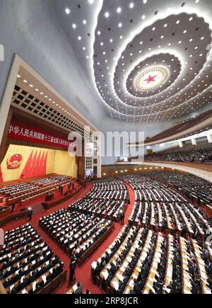 (190308) -- BEIJING, le 8 mars 2019 -- la deuxième séance plénière de la deuxième session du 13e Congrès national populaire (APN) se tient au Grand Hall du peuple à Beijing, capitale de la Chine, le 8 mars 2019.) (DEUX SESSIONS)CHINE-BEIJING-NPC-DEUXIÈME RÉUNION PLÉNIÈRE (CN) DINGXLIN PUBLICATIONXNOTXINXCHN Banque D'Images