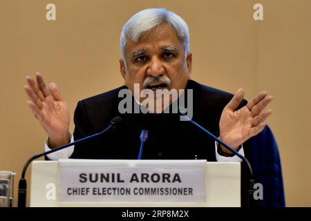 (190310) -- NEW DELHI, le 10 mars 2019 -- Sunil Arora, commissaire en chef aux élections (CEC) de l Inde, prend la parole lors d une conférence de presse à New Delhi, en Inde, le 10 mars 2019. Sunil Arora a annoncé dimanche le calendrier des élections générales à New Delhi. Selon lui, l'élection se déroulera en sept phases, et la première phase du scrutin aura lieu le 11 avril. INDE-ÉLECTIONS GÉNÉRALES-CALENDRIER-ANNONCE ParthaxSarkar PUBLICATIONxNOTxINxCHN Banque D'Images