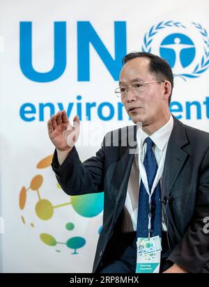 (190311) -- NAIROBI, 11 mars 2019 (Xinhua) -- Yao Tandong, de l'Académie chinoise des sciences, reçoit une interview de Xinhua lors d'une session du Forum des Nations Unies sur la science, la politique et les entreprises sur l'environnement à Nairobi, Kenya, le 10 mars 2019. TO GO WITH : Interview : un scientifique chinois encourage la collaboration internationale pour lutter contre les impacts climatiques dans la région Pan-troisième pôle (Xinhua/Zhang Yu) KENYA-NAIROBI-CHINESE SCIENTIST-INTERVIEW PUBLICATIONxNOTxINxCHN Banque D'Images