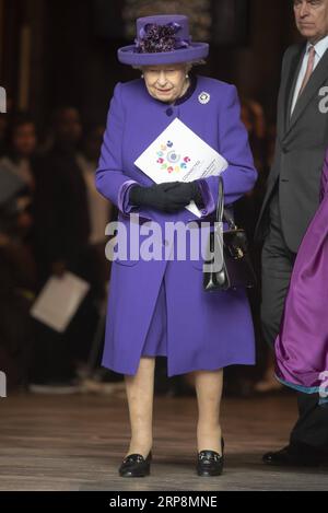 (190311) -- LONDRES, le 11 mars 2019 -- la reine Elizabeth II part après avoir assisté aux célébrations du jour du Commonwealth à l'abbaye de Westminster à Londres, en Grande-Bretagne, le 11 mars 2019.) JOURNÉE GRANDE-BRETAGNE-LONDRES-COMMONWEALTH RayxTang PUBLICATIONxNOTxINxCHN Banque D'Images