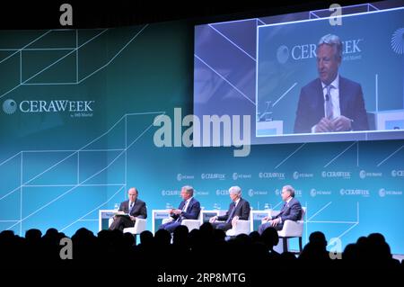 (190311) -- HOUSTON (États-Unis), 11 mars 2019 (Xinhua) -- des invités assistent à l'une des séances plénières d'ouverture de la 38e CERAWeek à Houston, Texas, États-Unis, le 11 mars 2019. La 38e CERAWeek a débuté lundi à Houston, la quatrième plus grande ville des États-Unis. (Xinhua/Liu Liwei) U. S-HOUSTON-CERAWEEK-OUVERTURE PUBLICATIONxNOTxINxCHN Banque D'Images