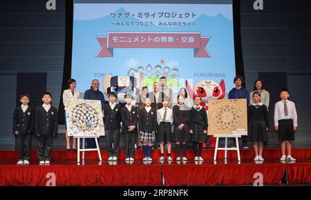 (190312) -- TOKYO, 12 mars 2019 (Xinhua) -- des représentants des étudiants posent pour des photos avec la mascotte des Jeux olympiques et paralympiques d'été de Tokyo 2020 lors d'une célébration marquant 500 jours avant l'ouverture des Jeux olympiques d'été de Tokyo 2020 à Tokyo, Japon, le 12 mars 2019. (Xinhua/du Xiaoyi) (SP)JAPAN-TOKYO-OLYMPICS-500 DAYS TO GO PUBLICATIONxNOTxINxCHN Banque D'Images