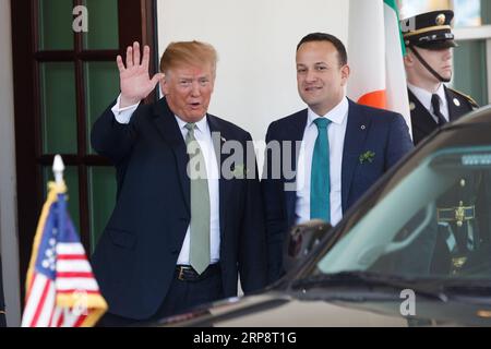 (190314) -- WASHINGTON, le 14 mars 2019 -- le président américain Donald Trump (à gauche) accueille le premier ministre irlandais Leo Varadkar (à droite) à la Maison Blanche à Washington D.C., aux États-Unis, le 14 mars 2019. ÉTATS-UNIS-WASHINGTON D.C.-PRÉSIDENT-IRLANDE-PM-RÉUNION TINGXSHEN PUBLICATIONXNOTXINXCHN Banque D'Images