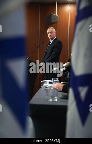 (190318) -- TEL AVIV, le 18 mars 2019 -- Benny Gantz, l'un des dirigeants du parti centriste israélien Bleu et blanc, assiste à une conférence de presse à tel Aviv, Israël, le 18 mars 2019. Les élections israéliennes auront lieu le 9 avril. ) ISRAËL-TEL AVIV-ELECTIONS-CAMPAGNE-BENNY GANTZ JINI/GIDEONXMARKOWICZ PUBLICATIONXNOTXINXCHN Banque D'Images