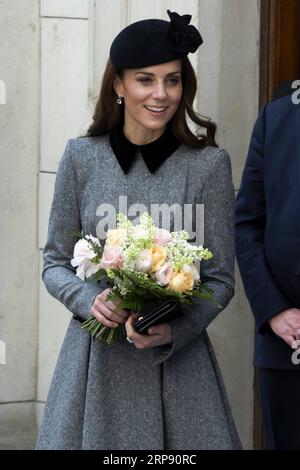 (190319) -- LONDRES, le 19 mars 2019 -- Catherine, la duchesse de Cambridge, visite le King s College de Londres pour ouvrir officiellement Bush House, une suite nouvellement convertie de amphithéâtres et de salles d'enseignement à l'université, à Londres, en Grande-Bretagne, le 19 mars 2019.) BRETAGNE-LONDRES-REINE ELIZABETH II-DUCHESSE DE CAMBRIDGE-VISITE RAYXTANG PUBLICATIONXNOTXINXCHN Banque D'Images