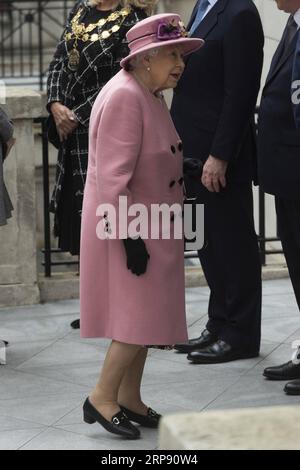 (190319) -- LONDRES, le 19 mars 2019 -- la reine Elizabeth II visite le King s College de Londres pour ouvrir officiellement Bush House, une suite nouvellement convertie de amphithéâtres et de salles d'enseignement à l'université, à Londres, en Grande-Bretagne, le 19 mars 2019.) BRETAGNE-LONDRES-REINE ELIZABETH II-DUCHESSE DE CAMBRIDGE-VISITE RAYXTANG PUBLICATIONXNOTXINXCHN Banque D'Images