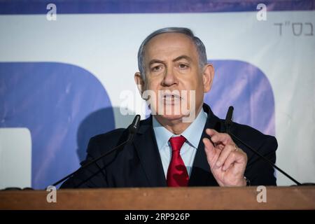 (190321) -- JÉRUSALEM, le 21 mars 2019 -- le Premier ministre israélien Benjamin Netanyahu prononce une déclaration à sa résidence de Jérusalem le 20 mars 2019. Netanyahu cherche à être réélu pour un cinquième mandat lors des élections d'avril 9, mais il fait face à un dur combat de l'ancien chef d'état-major général israélien Benny Gantz, et à une série d'allégations de fraude et de corruption. JINI) MIDEAST-JERUSALEM-NETANYAHU-STATEMENT guoyu PUBLICATIONxNOTxINxCHN Banque D'Images