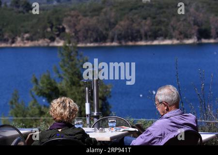 (190322) -- ATHÈNES, le 22 mars 2019 -- la photo prise le 20 mars 2019 montre une vue du lac Marathon dans la région de l'Attique orientale, en Grèce. Marathon Lake est l'un des principaux réservoirs d'approvisionnement en eau d'Athènes. Pour aller avec caractéristique : la qualité de l'eau du robinet de la Grèce reste excellente après huit ans de programme de sauvetage ) GRÈCE-ATHÈNES-JOURNÉE MONDIALE DE L'EAU-MARATHON LAC MariosxLolos PUBLICATIONxNOTxINxCHN Banque D'Images