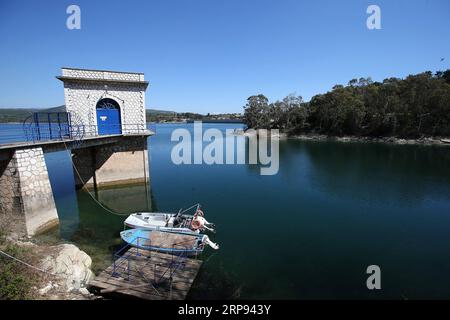 (190322) -- ATHÈNES, le 22 mars 2019 -- la photo prise le 20 mars 2019 montre une vue du lac Marathon dans la région de l'Attique orientale, en Grèce. Marathon Lake est l'un des principaux réservoirs d'approvisionnement en eau d'Athènes. Pour aller avec caractéristique : la qualité de l'eau du robinet de la Grèce reste excellente après huit ans de programme de sauvetage ) GRÈCE-ATHÈNES-JOURNÉE MONDIALE DE L'EAU-MARATHON LAC MariosxLolos PUBLICATIONxNOTxINxCHN Banque D'Images