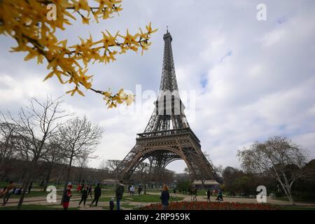 (190324) -- PÉKIN, 24 mars 2019 (Xinhua) -- une photo prise le 23 mars 2019 montre la Tour Eiffel à Paris, France. (Xinhua/Zhang Cheng) FRANCE-SCENERY PUBLICATIONxNOTxINxCHN Banque D'Images