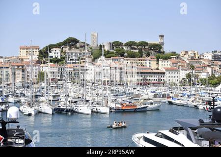 (190324) -- PÉKIN, 24 mars 2019 (Xinhua) -- une photo prise le 27 mai 2017 montre le vieux port de Cannes, en France. (Xinhua/Chen Yichen) FRANCE-SCENERY PUBLICATIONxNOTxINxCHN Banque D'Images
