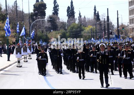 (190325) -- ATHÈNES, le 25 mars 2019 -- des soldats de l'armée grecque participent au défilé de la fête de l'indépendance à Athènes, en Grèce, le 25 mars 2019. La Grèce a marqué lundi le 198e anniversaire du début de la guerre d'indépendance grecque le 25 mars 1821 contre la domination ottomane de 400 ans avec un défilé militaire coutumier dans le centre d'Athènes. GRÈCE-ATHÈNES-JOUR DE L'INDÉPENDANCE-PARADE MariosxLolos PUBLICATIONxNOTxINxCHN Banque D'Images