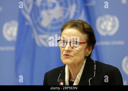 (190326) -- NATIONS UNIES, 26 mars 2019 -- Henrietta Fore, chef du Fonds des Nations Unies pour l'enfance (UNICEF), s'entretient avec des journalistes avec le sous-secrétaire général des Nations Unies aux affaires humanitaires Mark Lowcock (absent de la photo) lors d'un point de presse sur leur récente visite en République démocratique du Congo, au siège de l'ONU à New York, le 25 mars 2019. Mark Lowcock a appelé lundi la communauté internationale à soutenir la lutte contre Ebola en République démocratique du Congo, où l’épidémie a fait 621 morts. UN-HENRIETTA FOREF-MARK LOWCOCK-RDC-BRIEFING PRESSE LIXMUZI Banque D'Images