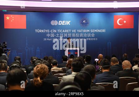 (190328) -- ISTANBUL, 28 mars 2019 (Xinhua) -- Ismail Gultekin (C, arrière), vice-gouverneur d'Istanbul, s'adresse au séminaire Turquie-Chine sur le commerce et l'investissement à Istanbul, Turquie, le 28 mars 2019. Les hommes d'affaires turcs et chinois qui ont participé jeudi à un séminaire à Istanbul ont exploré les moyens d'accroître le commerce bilatéral et les investissements. Une délégation d'entreprises chinoises composée de 28 entreprises chinoises et de plus de 40 entrepreneurs a participé au séminaire. (Xinhua/Xu Suhui) TURQUIE-ISTANBUL-TURQUIE-CHINE SÉMINAIRE SUR LE COMMERCE ET L'INVESTISSEMENT PUBLICATIONxNOTxINxCHN Banque D'Images