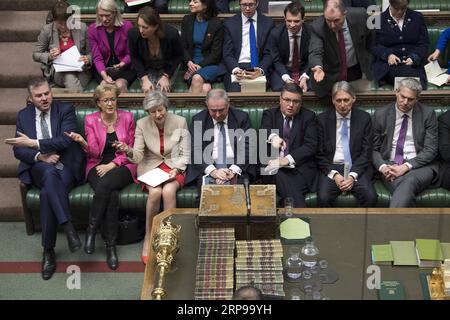 (190329) -- LONDRES, le 29 mars 2019 -- la première ministre britannique Theresa May (3e L, Front) assiste au débat à la Chambre des communes à Londres, en Grande-Bretagne, le 29 mars 2019. Vendredi, les législateurs britanniques ont voté pour rejeter l accord de Brexit de la première ministre Theresa May, qui a déjà été rejeté deux fois au Parlement depuis janvier. CRÉDIT OBLIGATOIRE HOC : GRANDE-BRETAGNE-LONDRES-BREXIT ACCORD-REJET UKxParliament/MarkxDuffy PUBLICATIONxNOTxINxCHN Banque D'Images