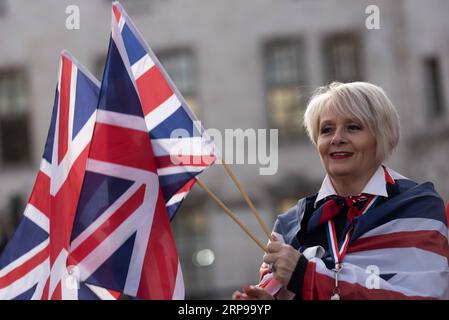 (190329) -- LONDRES, 29 mars 2019 -- Un manifestant pro-Brexit manifeste devant les chambres du Parlement à Londres, en Grande-Bretagne, le 29 mars 2019. Vendredi, les législateurs britanniques ont voté pour rejeter l accord de Brexit de la première ministre Theresa May, qui a déjà été rejeté deux fois au Parlement depuis janvier. GRANDE-BRETAGNE-LONDRES-BREXIT DEAL-REJET RayxTang PUBLICATIONxNOTxINxCHN Banque D'Images