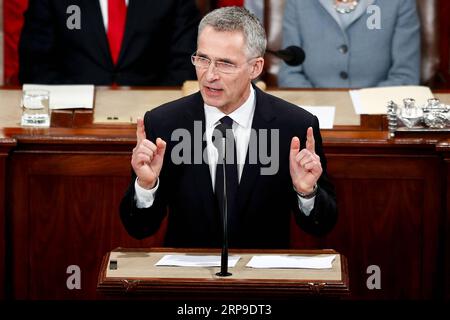 (190403) -- WASHINGTON, le 3 avril 2019 -- le secrétaire général de l'OTAN, Jens Stoltenberg, prononce une allocution lors d'une réunion conjointe du Congrès américain à Washington D.C., aux États-Unis, le 3 avril 2019. Jens Stoltenberg a déclaré mercredi que l'alliance militaire ne voulait pas d'une nouvelle course aux armements avec la Russie, tout en exhortant Moscou à maintenir le respect d'un traité historique sur le contrôle des armements. ÉTATS-UNIS-WASHINGTON D.C.-OTAN-JENS STOLTENBERG TINGXSHEN PUBLICATIONXNOTXINXCHN Banque D'Images