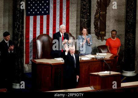 (190403) -- WASHINGTON, le 3 avril 2019 -- le secrétaire général de l'OTAN, Jens Stoltenberg (Front), assiste à une réunion conjointe du Congrès américain à Washington D.C., aux États-Unis, le 3 avril 2019. Jens Stoltenberg a déclaré mercredi que l'alliance militaire ne voulait pas d'une nouvelle course aux armements avec la Russie, tout en exhortant Moscou à maintenir le respect d'un traité historique sur le contrôle des armements. ÉTATS-UNIS-WASHINGTON D.C.-OTAN-JENS STOLTENBERG TINGXSHEN PUBLICATIONXNOTXINXCHN Banque D'Images