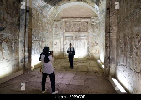 (190406) -- SOHAG, 6 avril 2019 (Xinhua) -- visite du temple mortuaire de Seti Ier à Sohag, Égypte, le 5 avril 2019. Le temple mortuaire de Seti I est un temple commémoratif pour Seti I, un roi de la 19e dynastie et père du roi Ramsès II dans l'Egypte ancienne. (Xinhua/Ahmed Gomaa) ÉGYPTE-SOHAG-TEMPLE MORTUAIRE DE SETI i PUBLICATIONxNOTxINxCHN Banque D'Images