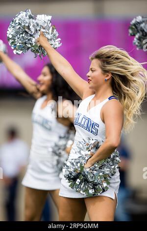 02 septembre 2023 : une cheerleader de l'Air Force lors d'un match de football de saison régulière de la NCAA entre les Colonials de Robert Morris et les Falcons de l'Air Force le 02 septembre 2023, au Falcon Stadium de l'United States Air Force Academy, CO Mat Gdowski/CSM Banque D'Images