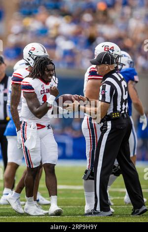 02 septembre 2023 : Robert Morris quarterback ZAn'tayvious Smith (14 ans) perd son casque lors d'un match de football de saison régulière entre les Colonials de Robert Morris et les Falcons de l'Armée de l'Air le 02 septembre 2023, au Falcon Stadium de l'United States Air Force Academy, CO Mat Gdowski/CSM Banque D'Images