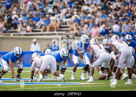 02 septembre 2023 : la ligne offensive de l'Air Force lors d'un match de football de saison régulière de la NCAA entre les Colonials de Robert Morris et les Falcons de l'Air Force le 02 septembre 2023, au Falcon Stadium de l'United States Air Force Academy, CO Mat Gdowski/CSM Banque D'Images