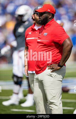 02 septembre 2023 : l'entraîneur adjoint de Robert Morris, Darius Davis, observe son équipe lors d'un match de football de la NCAA en saison régulière entre les Colonials de Robert Morris et les Falcons de l'Air Force le 02 septembre 2023, au Falcon Stadium de l'United States Air Force Academy, CO Mat Gdowski/CSM Banque D'Images