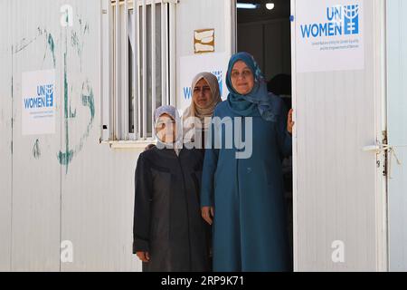 (190410) -- AMMAN, le 10 avril 2019 -- des réfugiés syriens sont vus dans le camp de réfugiés de Zaatari, à environ 70 km au nord de la capitale jordanienne Amman, le 9 avril 2019. Le camp a été créé par le Haut Commissariat des Nations Unies pour les réfugiés (HCR) en 2012. JORDAN-ZAATARI-SYRIA-REFUGEE-CAMP MohammadxAbuxGhosh PUBLICATIONxNOTxINxCHN Banque D'Images