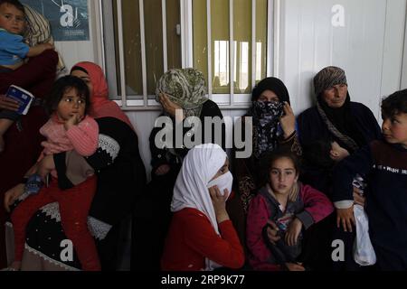 (190410) -- AMMAN, le 10 avril 2019 -- des réfugiés syriens sont vus dans le camp de réfugiés de Zaatari, à environ 70 km au nord de la capitale jordanienne Amman, le 9 avril 2019. Le camp a été créé par le Haut Commissariat des Nations Unies pour les réfugiés (HCR) en 2012. JORDAN-ZAATARI-SYRIA-REFUGEE-CAMP MohammadxAbuxGhosh PUBLICATIONxNOTxINxCHN Banque D'Images