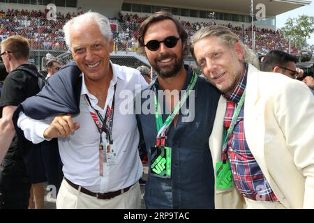 Monza, Italie. 03 septembre 2023. MONZA, Italie, 3. Septembre 2023 ; Lapo ELCANN (à droite) et Marco Tronchetti Provera, CEO, Pirelli (à gauche), Parco di Monza, Autodromo, Formula One, F1, Italian Grand Prix, Grosser Preis von Italien, GP d'Italie, Motorsport, Race, Formel1, Honorarpflichtiges Foto, image payante, Copyright © Arthur THILL/ATP images (THILL Arthur/ATP/SPP) crédit : SPP Sport Press photo. /Alamy Live News Banque D'Images