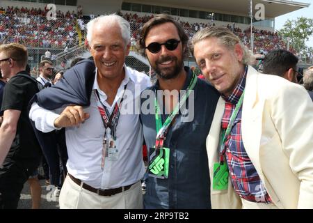 Monza, Italie. 03 septembre 2023. MONZA, Italie, 3. Septembre 2023 ; Lapo ELCANN (à droite) et Marco Tronchetti Provera, CEO, Pirelli (à gauche), Parco di Monza, Autodromo, Formula One, F1, Italian Grand Prix, Grosser Preis von Italien, GP d'Italie, Motorsport, Race, Formel1, Honorarpflichtiges Foto, image payante, Copyright © Arthur THILL/ATP images (THILL Arthur/ATP/SPP) crédit : SPP Sport Press photo. /Alamy Live News Banque D'Images