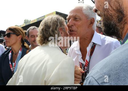 Monza, Italie. 03 septembre 2023. MONZA, Italie, 3. Septembre 2023 ; Lapo ELCANN (à gauche) et Marco Tronchetti Provera, CEO, Pirelli, Parco di Monza, Autodromo, Formula One, F1, Italian Grand Prix, Grosser Preis von Italien, GP d'Italie, Motorsport, Race, Formel1, Honorarpflichtiges Foto, image payante, Copyright © Arthur THILL/ATP images (THILL Arthur/ATP/SPP) crédit : SPP Sport Press photo. /Alamy Live News Banque D'Images