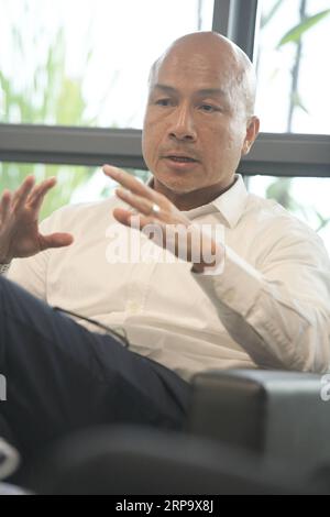 (190418) -- SINGAPOUR, le 18 avril 2019 -- Joseph Chinyong Liow, doyen du Collège des sciences humaines, des arts et des sciences sociales de l'Université technologique de Nanyang, prend la parole dans une interview à l'Université technologique de Nanyang à Singapour, le 8 avril 2019. L'initiative Belt and Road (BRI) proposée par la Chine est à la fois importante et significative pour le développement de l'Asie, car de nombreux pays de la région doivent améliorer leurs infrastructures de toute urgence pour améliorer leur économie, a déclaré Joseph Chinyong Liow à Xinhua dans une interview. SINGAPOUR-NANYANG TECHNOLOGIQUE UNIVERSITÉ-CEINTURE ET ROUTE-INTERVIEW THENXCHIHXWEY PU Banque D'Images