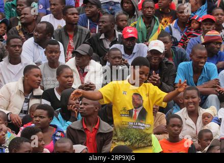 (190418) -- HARARE, le 18 avril 2019 -- des personnes assistent à la cérémonie de la fête de l'indépendance au Stade national de Harare, Zimbabwe, le 18 avril 2019. Jeudi, le Zimbabwe a célébré son 39e anniversaire d'indépendance. ) ZIMBABWE-HARARE-FÊTE DE L'INDÉPENDANCE ShaunxJusa PUBLICATIONxNOTxINxCHN Banque D'Images