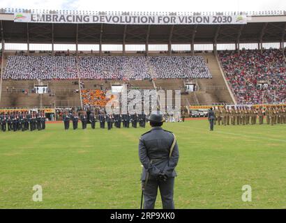 (190418) -- HARARE, le 18 avril 2019 -- des soldats sont en formation lors de la cérémonie du jour de l'indépendance au Stade national des sports de Harare, Zimbabwe, le 18 avril 2019. Jeudi, le Zimbabwe a célébré son 39e anniversaire d'indépendance. ) ZIMBABWE-HARARE-FÊTE DE L'INDÉPENDANCE ShaunxJusa PUBLICATIONxNOTxINxCHN Banque D'Images