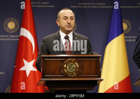 (190419) -- ANKARA, 19 avril 2019 (Xinhua) -- le ministre turc des Affaires étrangères Mevlut Cavusoglu prend la parole lors d'une conférence de presse à Ankara, Turquie, le 19 avril 2019. Le ministre turc des Affaires étrangères, Mevlut Cavusoglu, a déclaré vendredi, lors d'une conférence de presse avec ses homologues roumains et polonais, que la Turquie comprenait les préoccupations de l'OTAN concernant son acquisition des missiles de défense aérienne russes S-400. (Xinhua/Qin Yanyang) TURQUIE-ANKARA-FM-ROUMANIE-POLOGNE-FMS-MEETING PUBLICATIONxNOTxINxCHN Banque D'Images