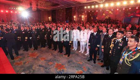 (190422) -- QINGDAO, le 22 avril 2019 -- la cérémonie d'ouverture des événements navals multinationaux commémorant le 70e anniversaire de fondation de la Marine de l'Armée populaire de libération chinoise a lieu à Qingdao, dans la province du Shandong, dans l'est de la Chine, le 22 avril 2019.) CHINE-QINGDAO-ÉVÉNEMENTS NAVALS MULTINATIONAUX-CÉRÉMONIE D'OUVERTURE (CN) JUXZHENHUA PUBLICATIONXNOTXINXCHN Banque D'Images