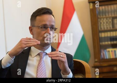 (190423) -- BUDAPEST, le 23 avril 2019 -- Peter Szijjarto, ministre hongrois des Affaires étrangères et du Commerce, prend la parole lors d'une entrevue avec Xinhua à Budapest, Hongrie, le 16 avril 2019. La Hongrie est fière d'être le premier pays européen à signer un accord de coopération intergouvernementale avec la Chine dans le cadre de l'Initiative ceinture et route (BRI), a déclaré Peter Szijjarto, ministre hongrois des Affaires étrangères et du Commerce. La BRI est très importante du point de vue de l'Europe, car il est de l'intérêt de l'Europe de pouvoir construire une coopération bonne et efficace avec la Chine, a déclaré Szijjarto à Xinhua dans un récent inter Banque D'Images