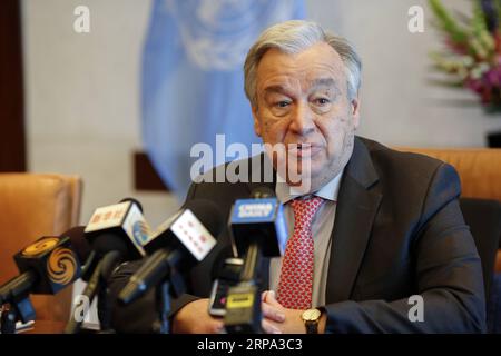 (190423) -- NATIONS UNIES, 23 avril 2019 (Xinhua) -- le secrétaire général des Nations Unies Antonio Guterres s'exprime lors d'un entretien avec des journalistes chinois avant de partir pour le deuxième Forum Belt and Road pour la coopération internationale, au siège des Nations Unies à New York, le 23 avril 2019. Antonio Guterres a déclaré mardi que l'Initiative ceinture et route est une opportunité très importante pour le monde. (Xinhua/Li Muzi) SECRÉTAIRE GÉNÉRAL de l'ONU-GUTERRES-INTERVIEW-BELT ET INITIATIVE ROUTIÈRE PUBLICATIONxNOTxINxCHN Banque D'Images