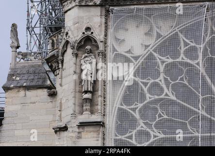 (190425) -- PARIS, 25 avril 2019 (Xinhua) -- des bâches temporaires sont observées pour protéger la cathédrale notre-Dame des dégâts de pluie à Paris, capitale de la France, le 24 avril 2019. (Xinhua/Gao Jing) FRANCE-PARIS-CATHÉDRALE NOTRE-DAME-PROTECTION CONTRE LA PLUIE PUBLICATIONxNOTxINxCHN Banque D'Images