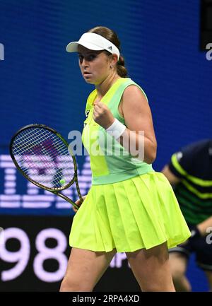 Flushing Meadow, États-Unis. 03 septembre 2023. Jelena Ostapenko, de Lettonie, réagit lors du match avec IGA Swiatek, de Pologne, au quatrième tour au stade Arthur Ashe, lors des Championnats américains Open de tennis 2023 au USTA Billie Jean King National tennis Center, le dimanche 3 septembre 2023 à New York. Photo de Larry Marano/UPI crédit : UPI/Alamy Live News Banque D'Images