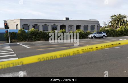 Actualités Themen der Woche KW17 Actualités Bilder des Tages 190428 -- POWAY, 28 avril 2019 Xinhua -- Une bande de police a été vue près de la synagogue où une fusillade a eu lieu à Poway, Californie des États-Unis, le 27 avril 2019. Le suspect de la fusillade de la synagogue de samedi à San Diego, en Californie, a été identifié comme étant John Earnest, 19 ans, selon les autorités. Une personne est morte et trois autres ont été blessées dans la fusillade de la synagogue. Les blessés ont été emmenés au centre médical Palomar à Escondido. Xinhua/Li Ying U.S.-POWAY-SYNAGOGUE SHOOTING PUBLICATIONxNOTxINxCHN Banque D'Images